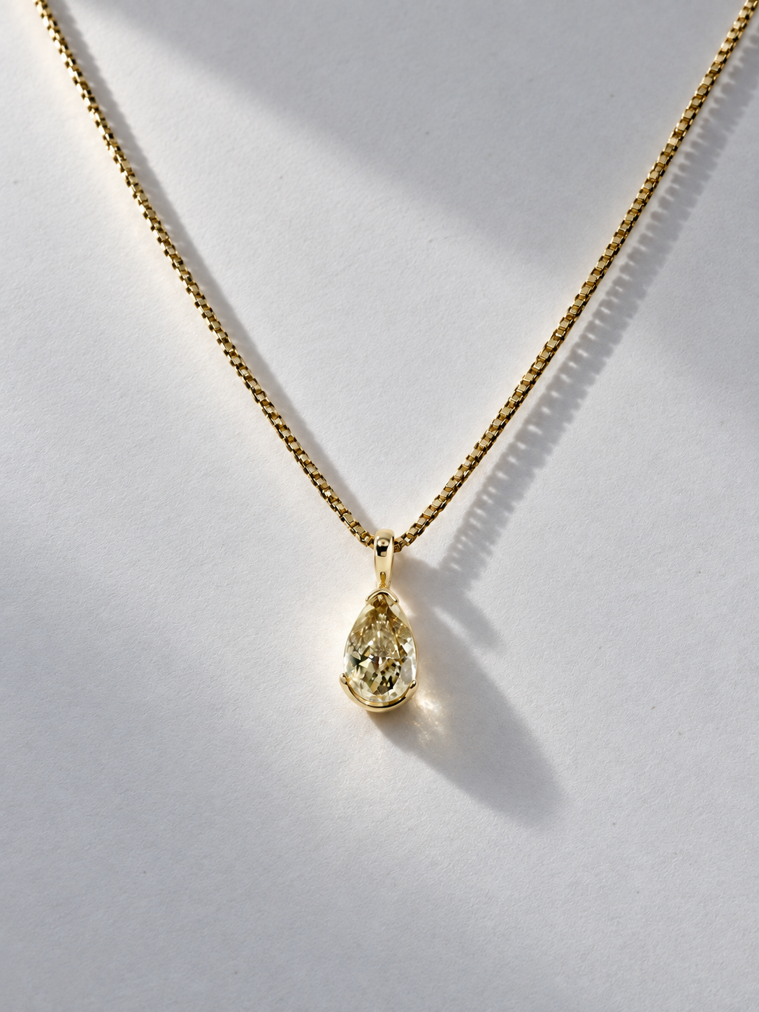 The Ákwá Pendant